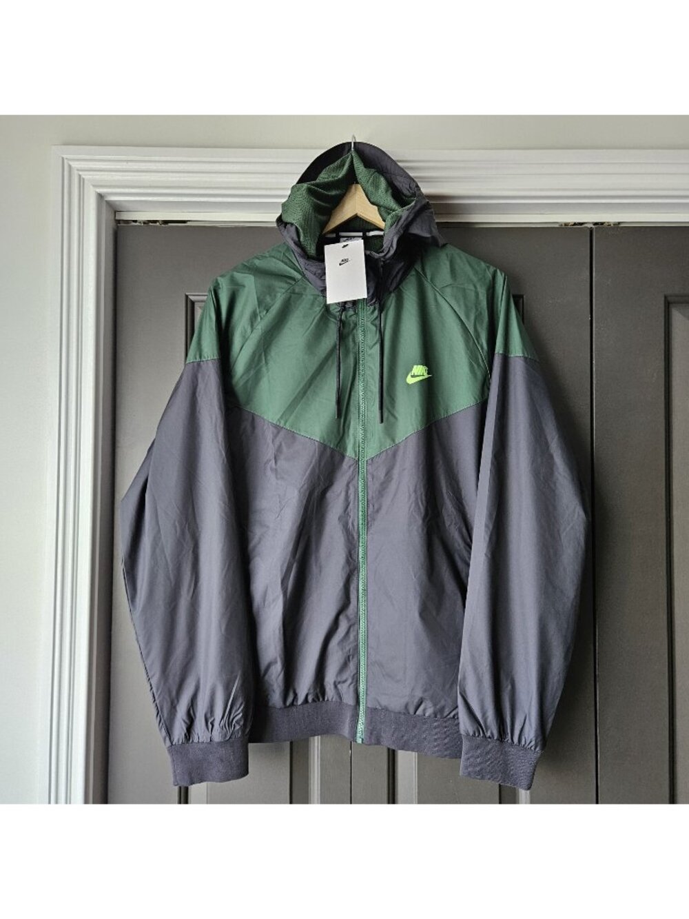 Nike Windbreaker Jacket Green Black Hooded Full-Zip Size XLARGE 727324-019